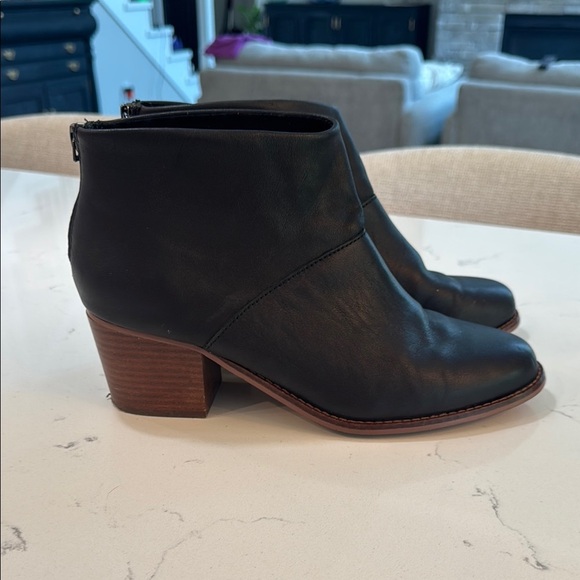 Tom’s black boots with brown heel.  Women’s size 9. Great used condition! - Picture 1 of 9